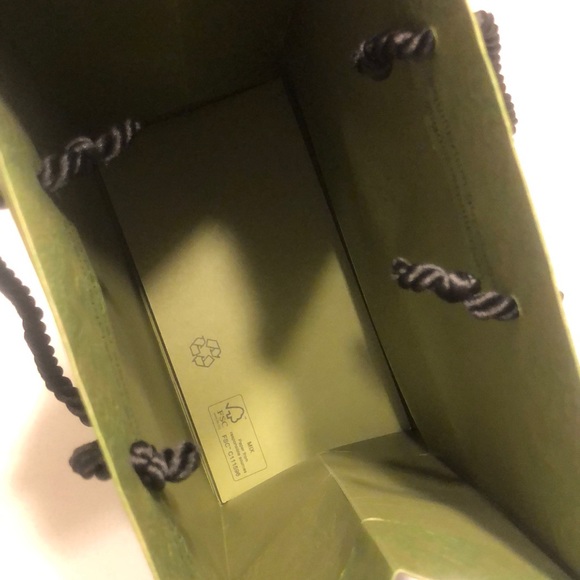 GUCCI Green Holiday Christmas Paper Bag - Picture 5 of 6